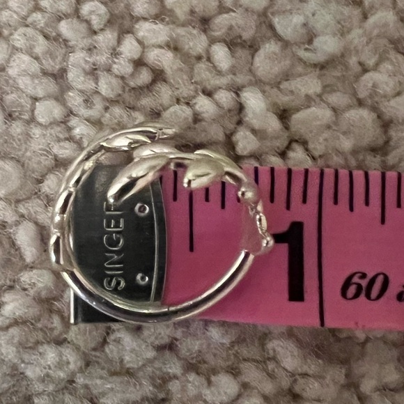 Tiffany & Co. Paloma Picasso®
Olive Leaf Bypass Ring Sterling Silver - Picture 8 of 8